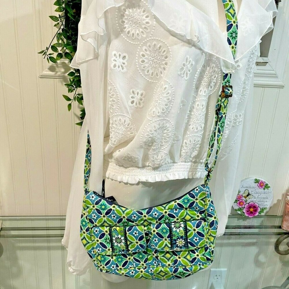 EUC Vera Bradley in DAISY DAISY Retired Pattern Purse Crossbody Bag Handbag